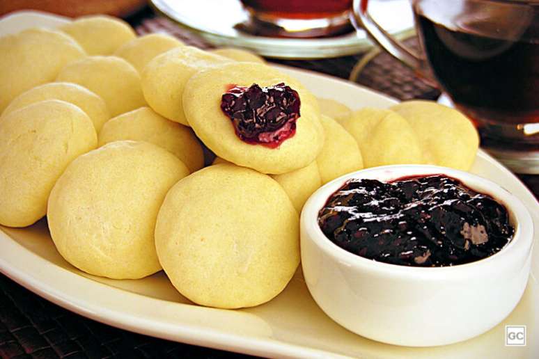 Lanche da manhã: aprenda como fazer bolo de pão de mel em 1h