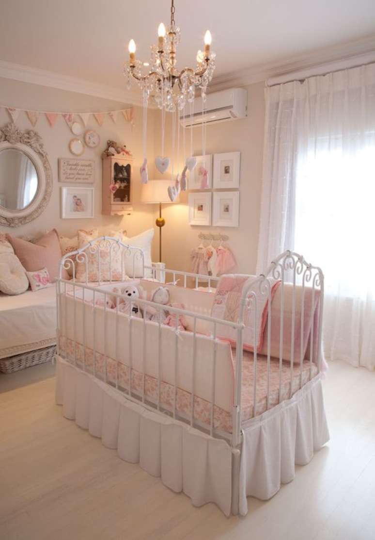 29. Lustre infantil provençal para quarto de bebê – Foto Garden and Home