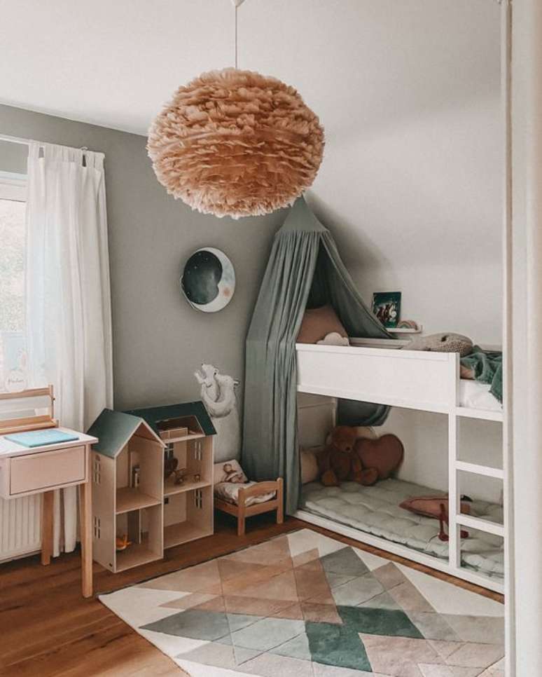 47. Quarto com lustre infantil moderno – Foto Teresa casa Monti