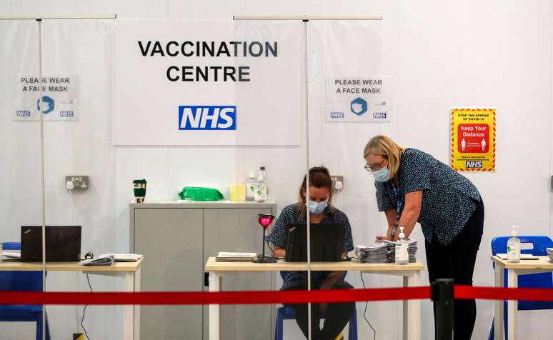 Centro de vacinação contra Covid-19 em Blackburn, Reino Unido
 18/1/2021 Peter Byrne/Pool via REUTERS