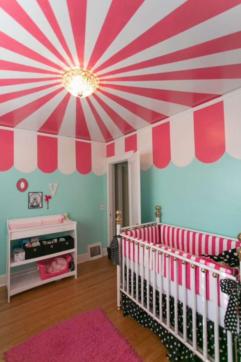 53. Quarto tem&aacute;tico com lustre infantil circo &ndash; Foto Project Nursery