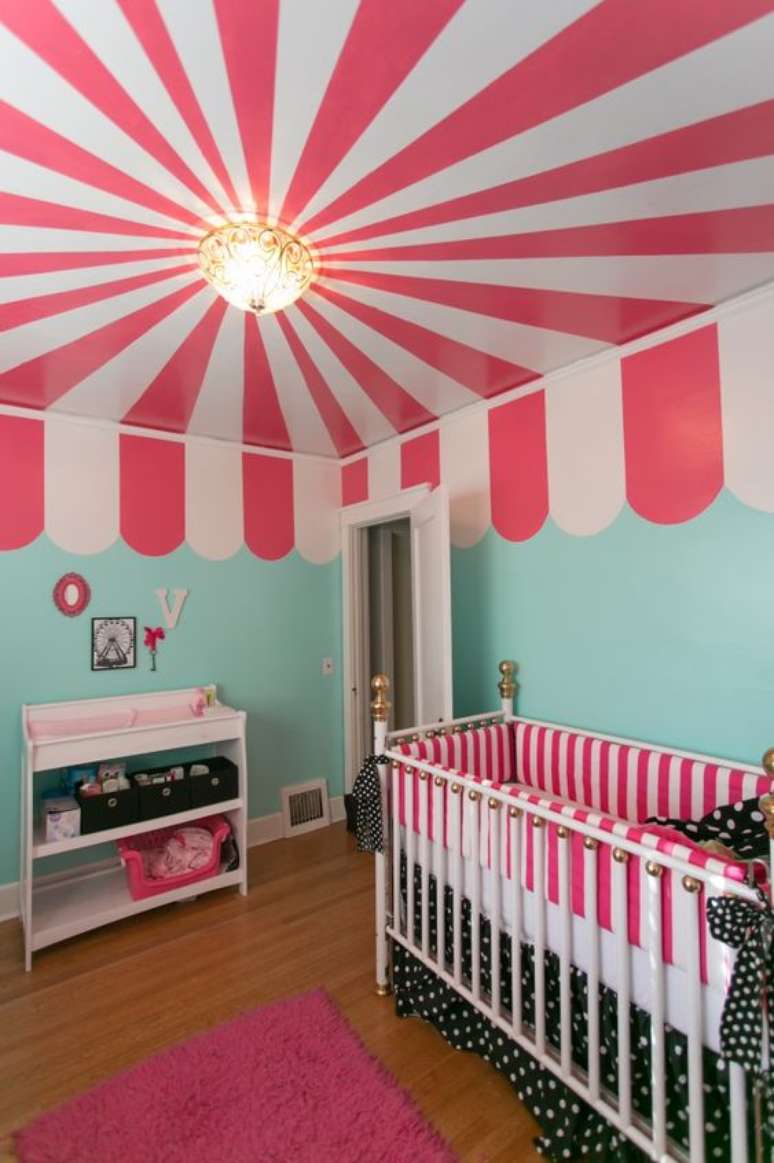 53. Quarto temático com lustre infantil circo – Foto Project Nursery