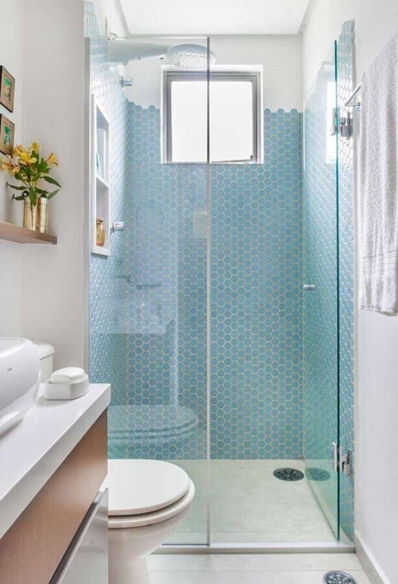 8. O azul claro &eacute; ideal para decorar banheiros pequenos &ndash; Foto: Houzz