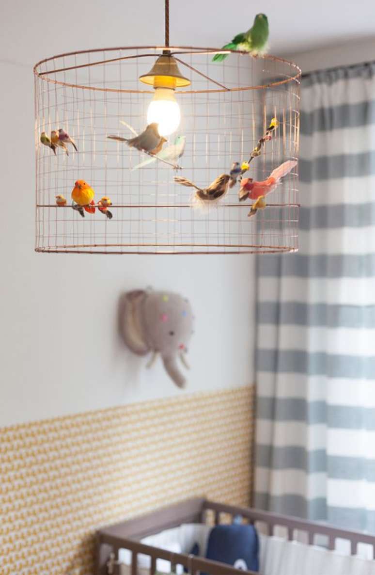 2. Lustre infantil com passarinhos – Foto Clem Around The Corner