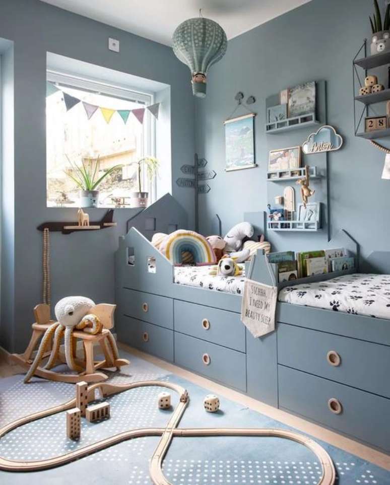 43. Quarto com lustre infantil de bal&atilde;o &ndash; Foto Design By Cilla