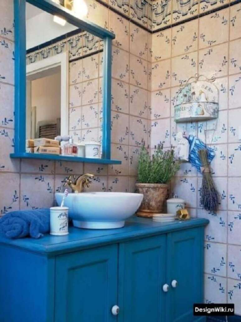 44. Decoração simples para banheiro azul com estilo antigo – Foto: Pinterest