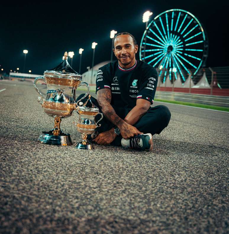 Lewis Hamilton: vitória no Bahrein foi resultado da estratégia ousada da Mercedes.