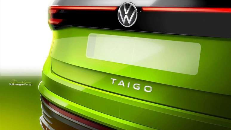 Volkswagen Taigo conta com barra de LED que conecta as lanternas traseiras ao logotipo da marca. 