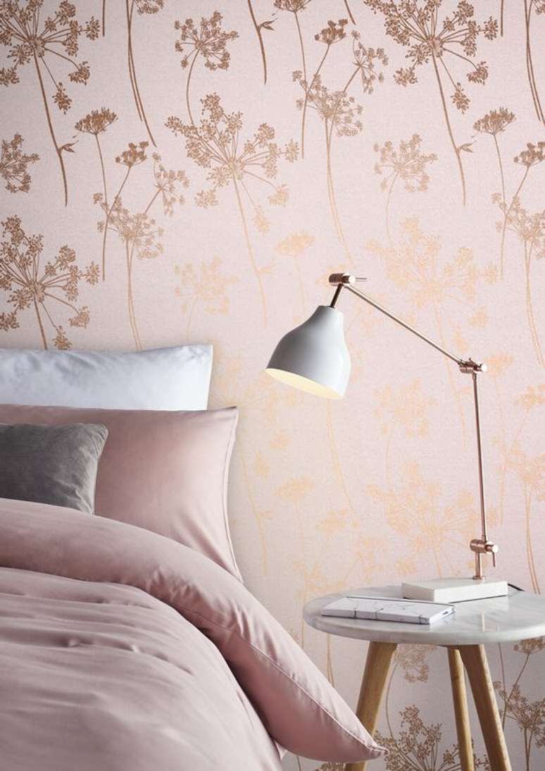 30. Papel de parede rose gold para quarto feminino – Foto Graham E Brown