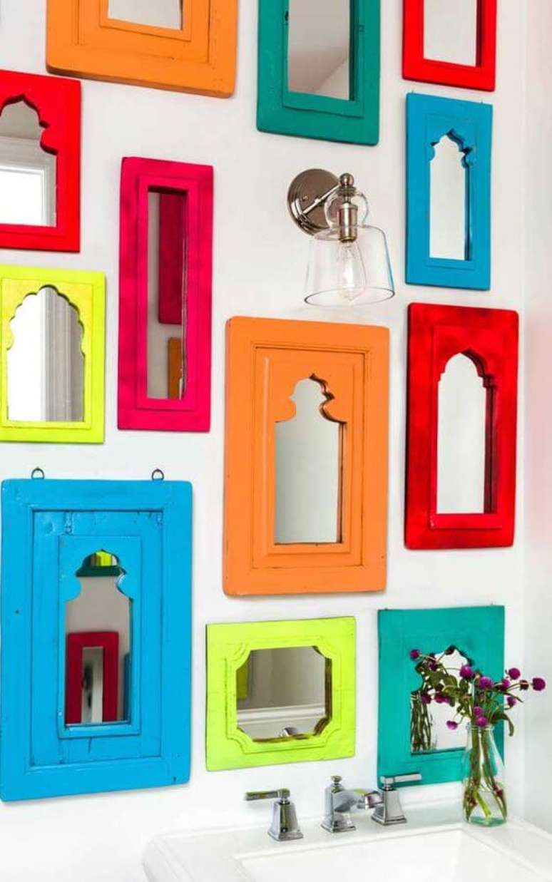 21. Decora&ccedil;&atilde;o com moldura colorida &ndash; Foto Decor Facil