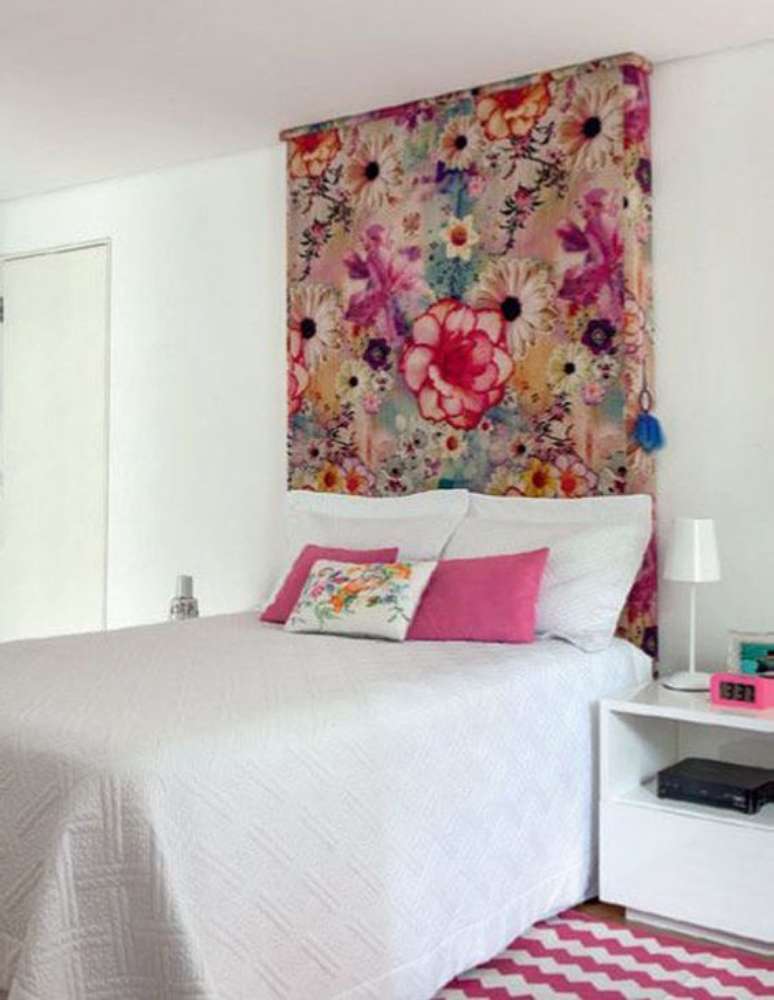 46. Papel de parede rosa com flores – Foto Pinterest