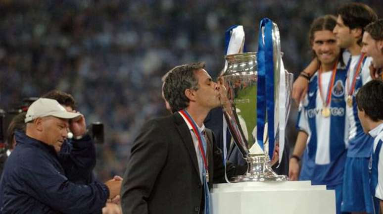 Mourinho conquistou Champions League em 2003/2004 com o Porto (Foto: Divulgação)