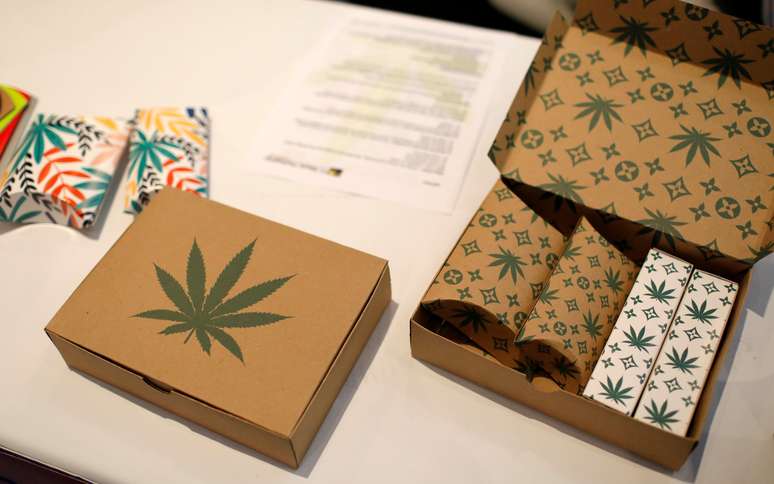 Caixas de produtos baseados em cannabis em exposi&ccedil;&atilde;o sobre cannabis em Nova York
30/05/2019 REUTERS/Mike Segar