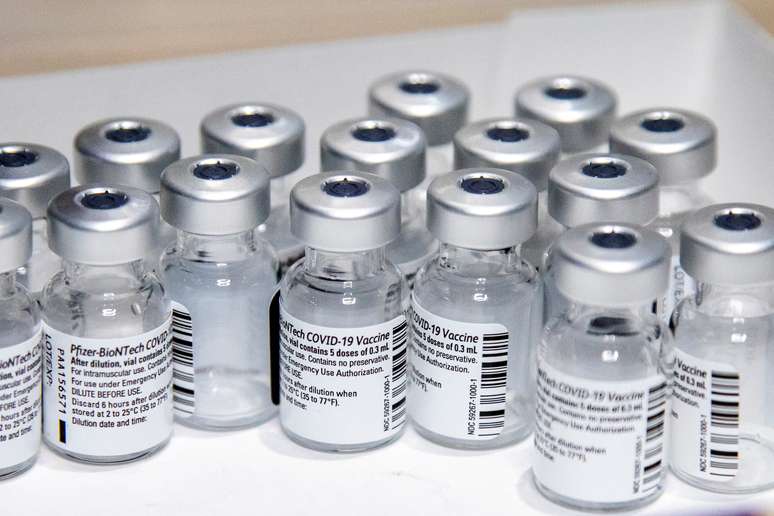 Frascos da vacina Pfizer-BioNTech contra Covid-19 em Toronto
04/01/2021 REUTERS/Carlos Osorio/File Photo