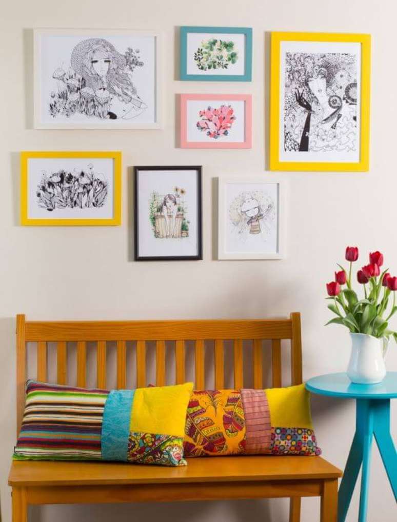 18. Sala decorada com moldura colorida – Foto Pinterest