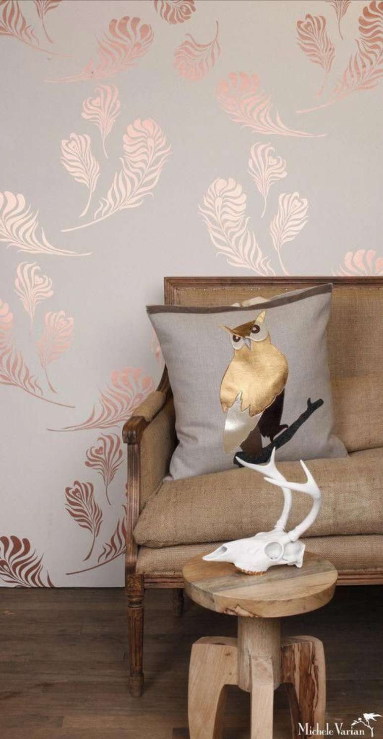 9. Papel de parede rose gold para sala de estar – Foto Revista VD