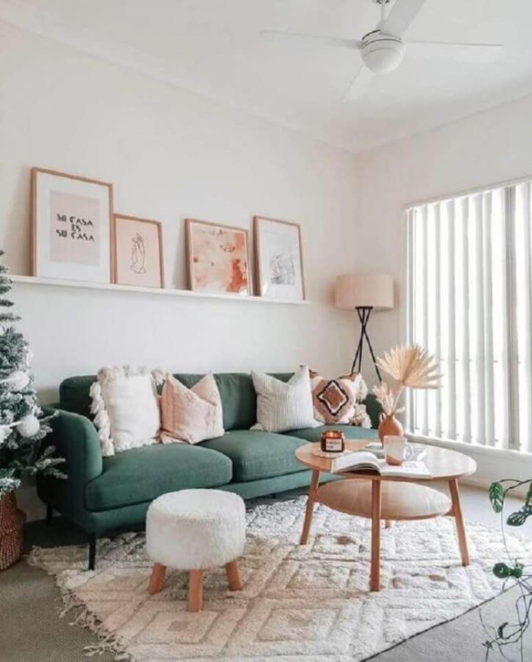 8. A mesa de centro redonda de madeira &eacute; uma das mais usadas na decora&ccedil;&atilde;o &ndash; Foto: Home Fashion Trend