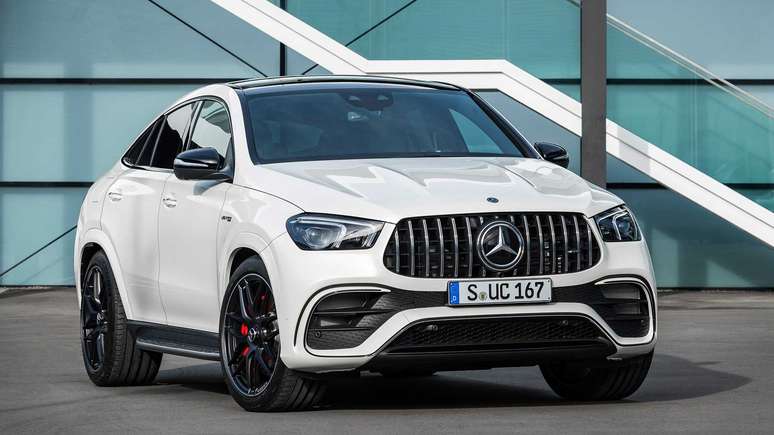 Mercedes-AMG GLE 63 S Coupé recebeu novos para-choques e grade dianteira com aletas verticais. 