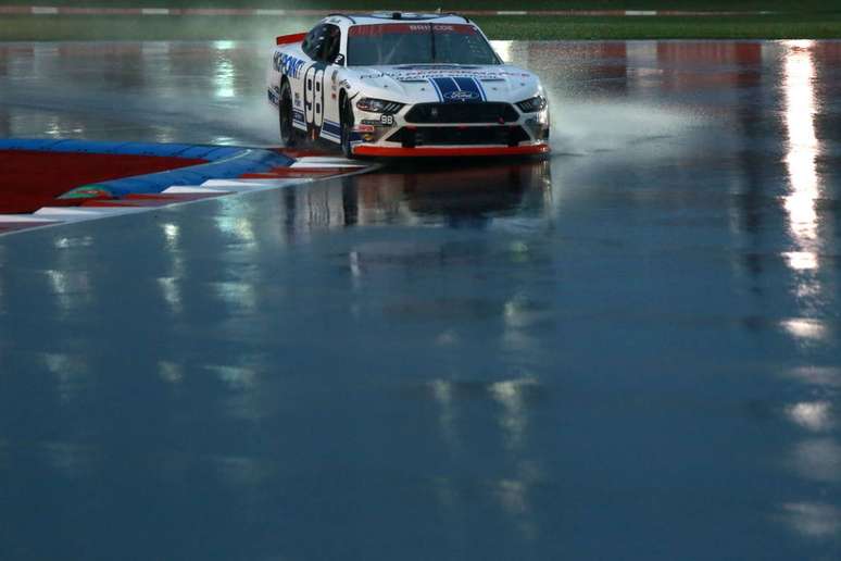 Em 2020, a Nascar Xfinity Series acelerou sob muita chuva no misto de Charlotte 
