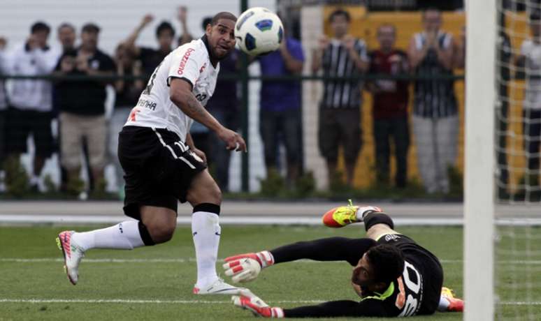 Em 2011, Adriano marcou pelo Corinthians contra o Atlético-MG gol decisivo para o Corinthians (Foto: Tom Dib)