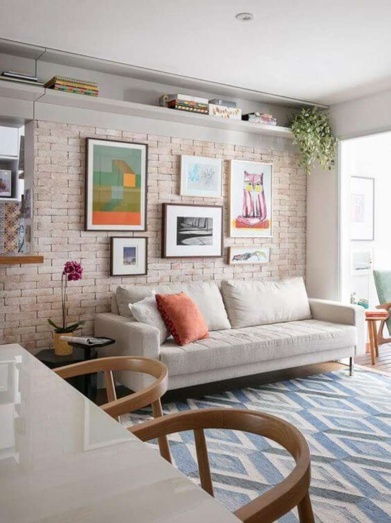 3. Revestimento bege de tijolinho para sala de estar moderna – Foto Homify