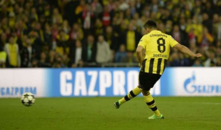 Gol de pênalti de Gündogan na final da Champions League 2012/13 (Foto: ADRIAN DENNIS / AFP)