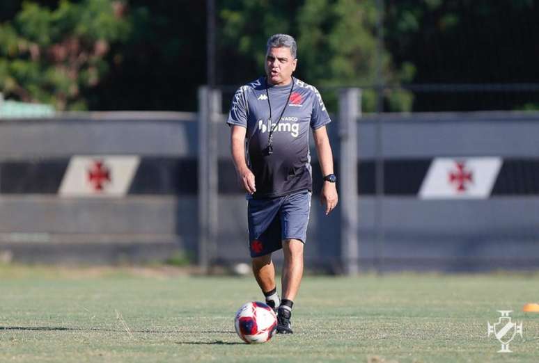 Marcelo Cabo irá poupar cinco atletas:Léo Matos, Castan, Ernando, Marquinhos Gabriel e Cano (Rafael Ribeiro/Vasco)