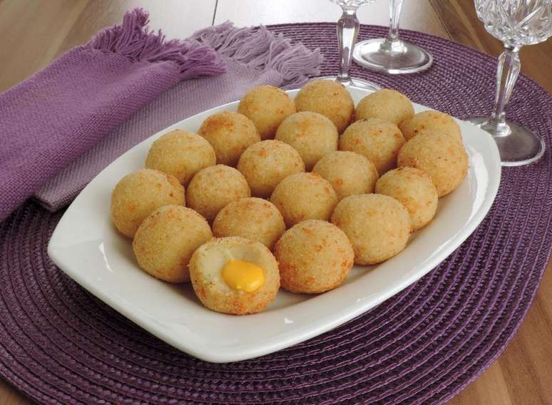 Bolinha de queijo surpresa