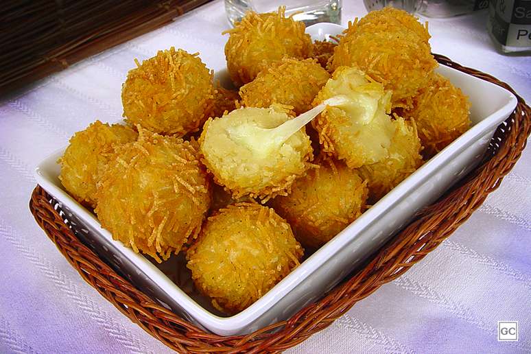 Bolinha de queijo com cabelo de anjo