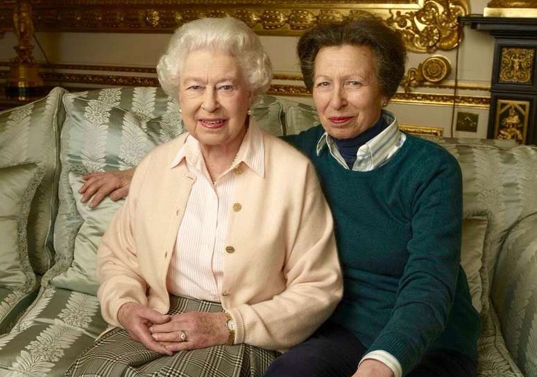 A rainha Elizabeth e a princesa Anne: mãe e filha são bastante apegadas às tradições seculares da monarquia