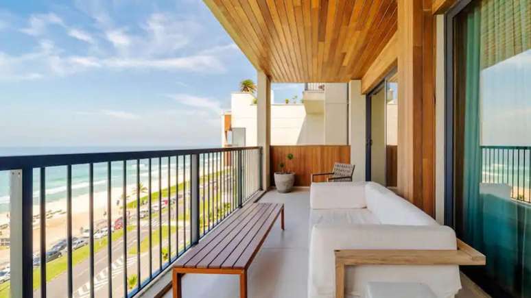 Hotel onde está Adriano Imperador tem vista para praia e quarto luxuoso (Divulgação)