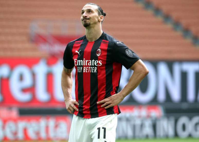 Ibrahimovic em disputa pelo Milan 