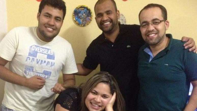 Igor e os irm&atilde;os Thiago, Helder e Korine; entre o ca&ccedil;ula e os mais velhos h&aacute; uma diferen&ccedil;a de dez anos