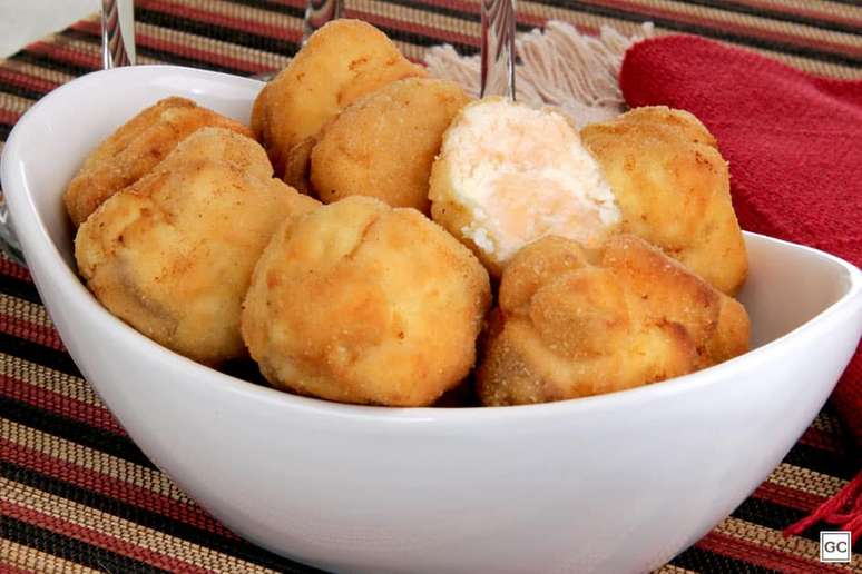 Bolinho de salm&atilde;o com cream cheese