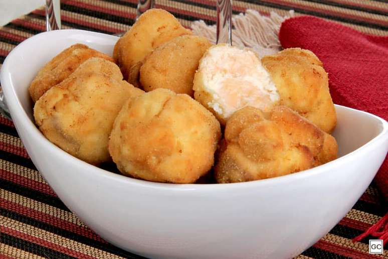 Bolinho de salmão com cream cheese