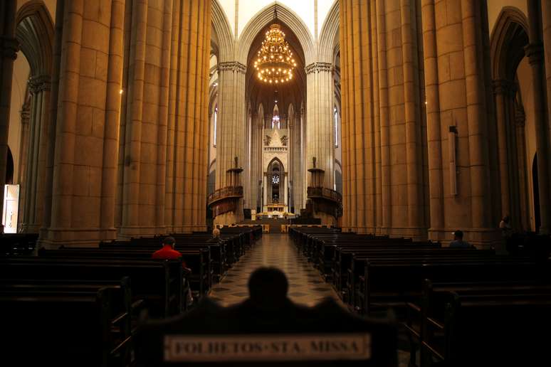 Missa de Páscoa na Catedral da Sé, em São Paulo
04/04/2021
REUTERS/Carla Carniel