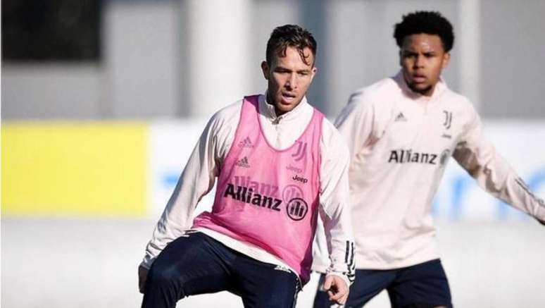 Arthur, Dybala e McKennie são reintegrados e reforçam Juventus contra o Napoli.