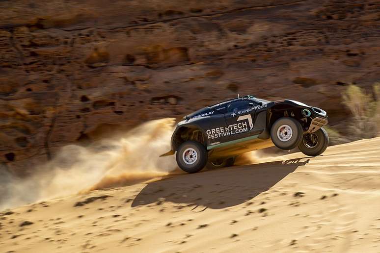 Johan Kristoffersson e Molly Taylor venceram com a equipe de Nico Rosberg o primeiro XPrix do Extreme E 