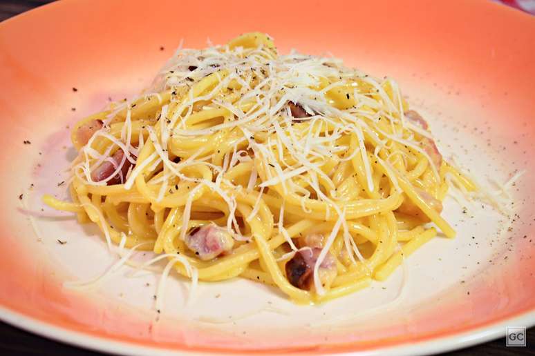 Espaguete à carbonara tradicional