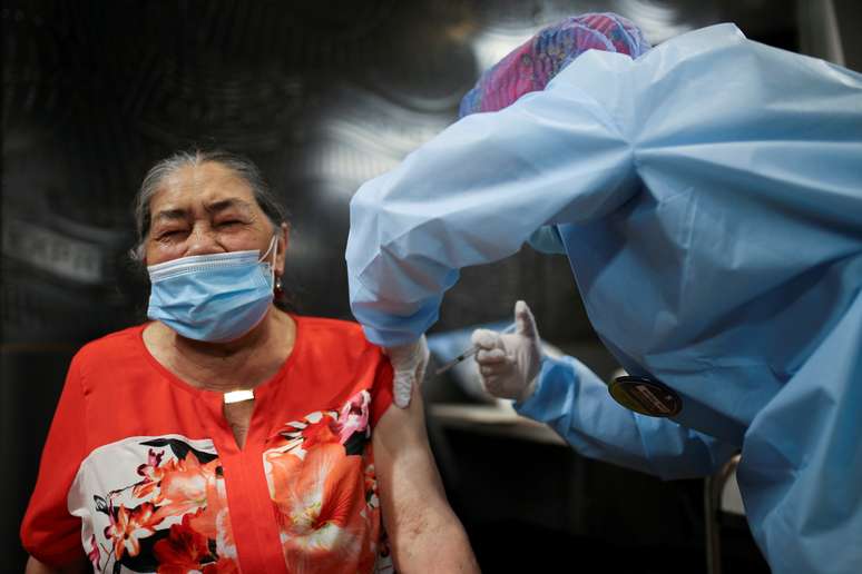 Vacinação em Bogotá
 9/3/2021   REUTERS/Luisa Gonzalez