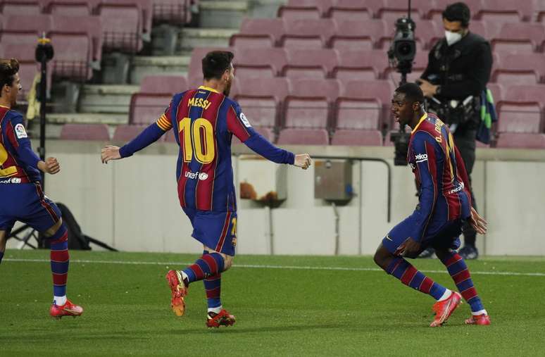 Barcelona bate Valladolid com gol nos minutos finais e encosta na ponta do Espanhol