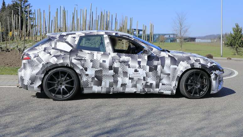 Ferrari Purosangue ter&aacute; design de SUV cup&ecirc;, por&eacute;m com a carroceria muito pr&oacute;xima do ch&atilde;o