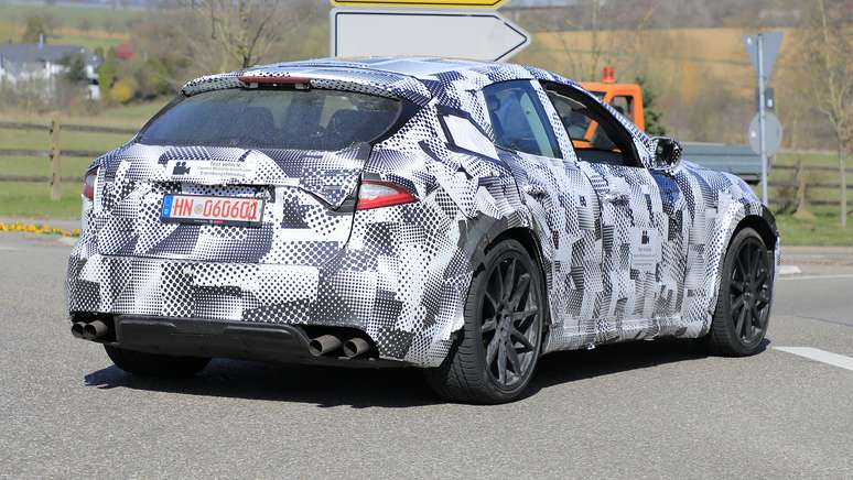 Ferrari Purosangue vai brigar com SUVs de luxo como o Lamborghini Urus.