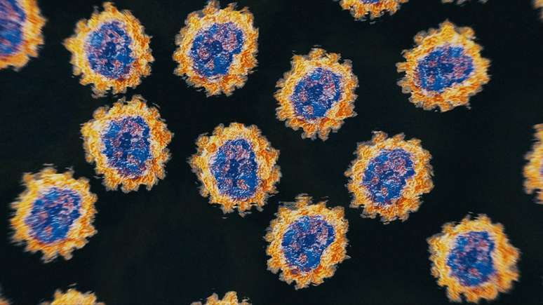 Mutações no vírus podem torná-lo mais contagioso ou diminuir o efeito das vacinas