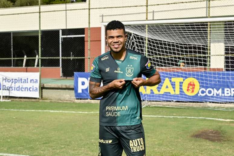 Yan Sasse disputou as temporada 2020 e início de 2021 pelo Coxa-(Mourão Panda/América-MG)