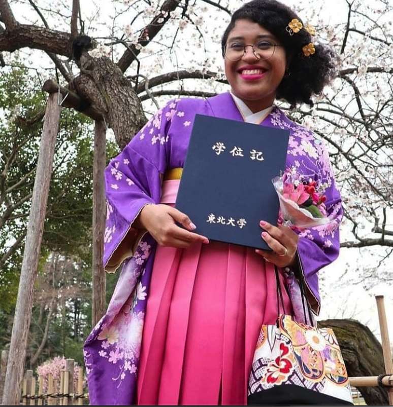 "Me formando de kimono e afro": foto de Mari Melo viralizou no Instagram e no Facebook