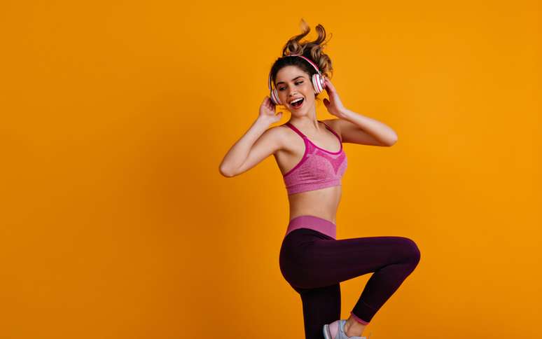 Zumba: 5 vantagens que elas te garantem, mesmo à distância