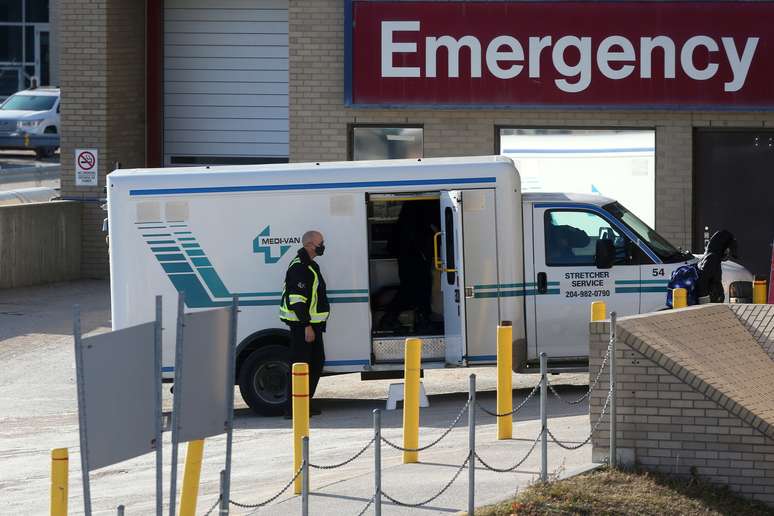 Entrada de emergência de hospital em Winnipeg, Manitoba, Canada
01/11/2020
REUTERS/Shannon VanRaes