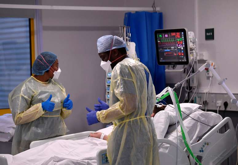 Paciente com Covid é tratado em hospital britânico de Milton Keynes
 20/1/021   REUTERS/Toby Melville