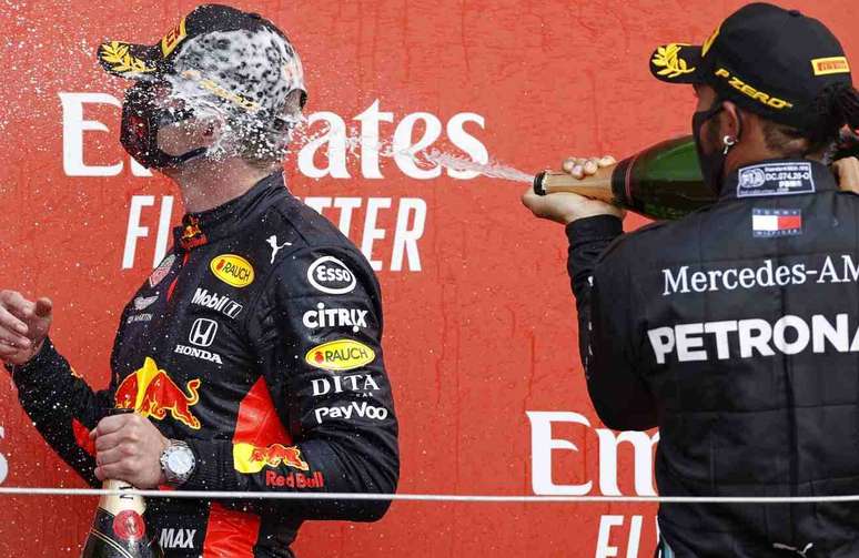 Lewis Hamilton e Max Verstappen fazem a festa no pódio 